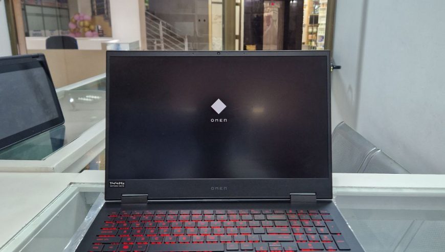 HP Omen 015